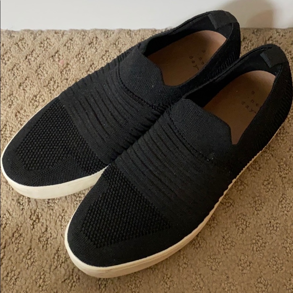 Black size 9 A New Day sneakers